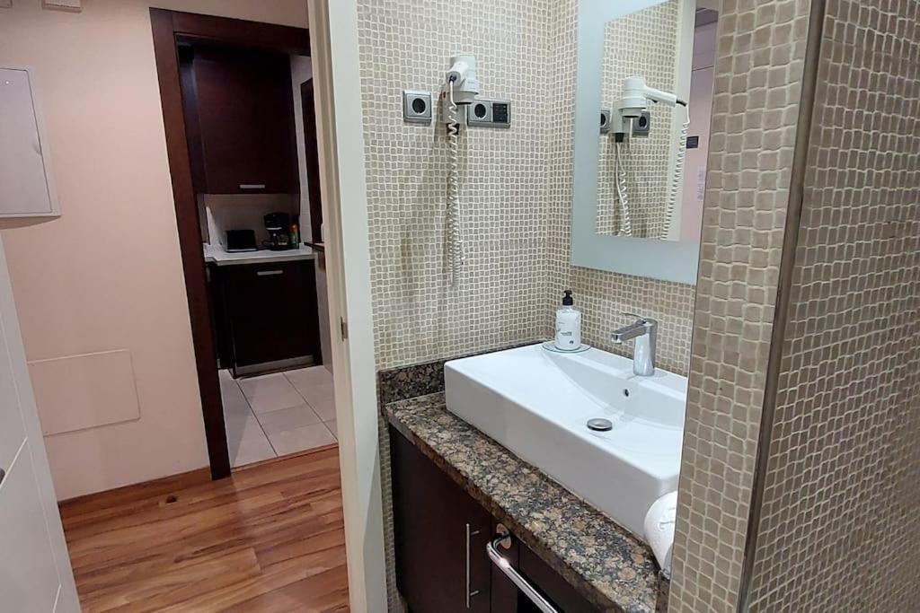Elegante Alojamiento Con Piscina A 200 M Del Mar. Apartment Benalmadena Luaran gambar